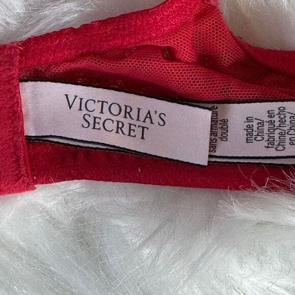 Victoria's Secret Lightly Lined Red T-Shirt Bra Sz 34DD - Picture 6 of 9